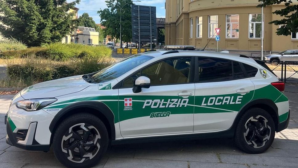 Motociclista in fuga: inseguito e fermato dalla polizia locale 
