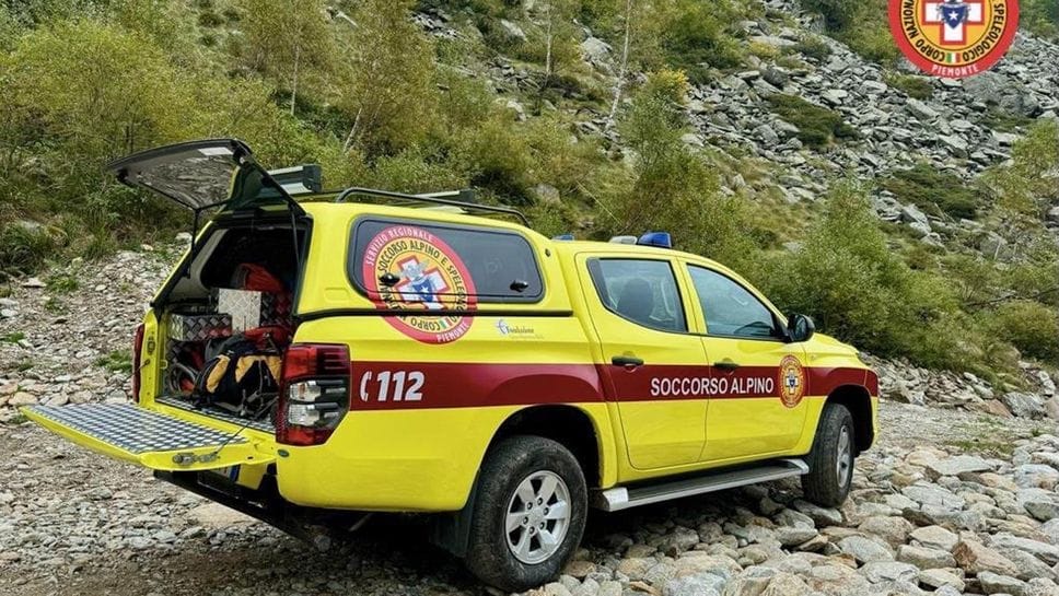 Uomo di 72 anni si rompe una gamba nei boschi: recuperato dal soccorso alpino