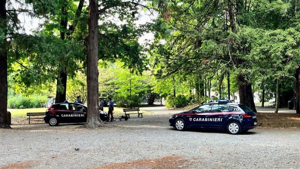 Bivacco ai giardini Zumaglini, allontanati due uomini di origine pakistana