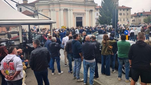 Centinaia di persone per l’addio a Denis Trabbia
