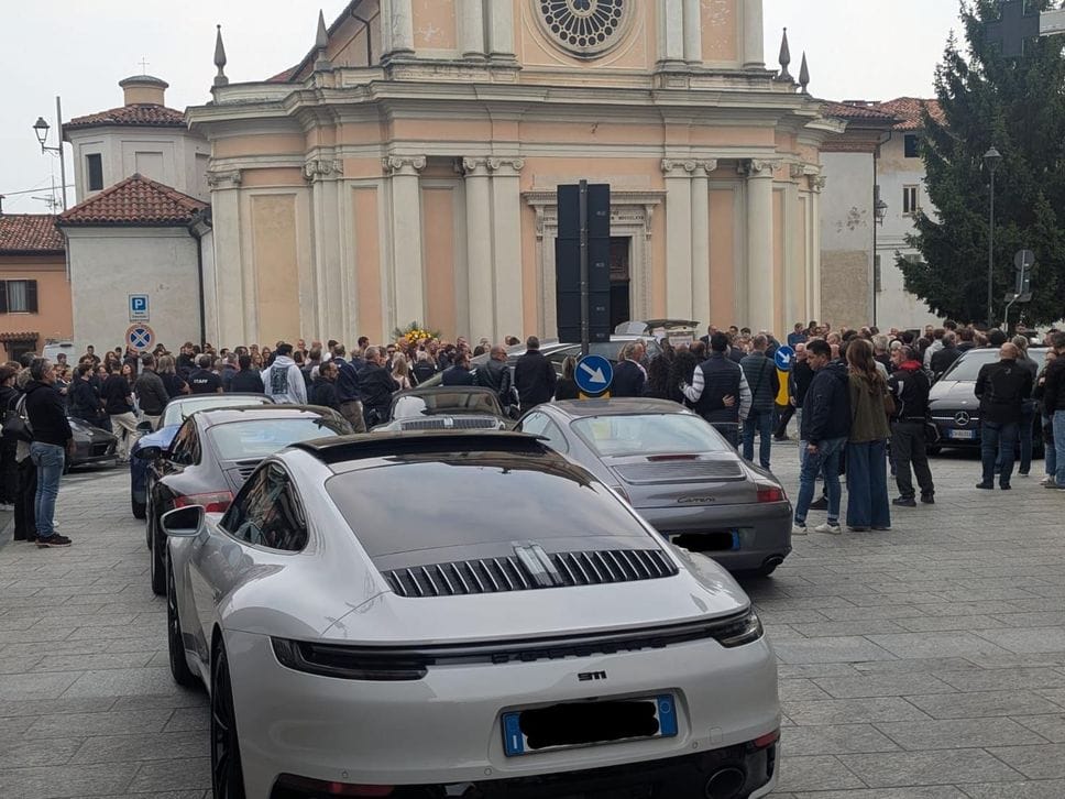 Centinaia di persone per l’addio a Denis Trabbia
