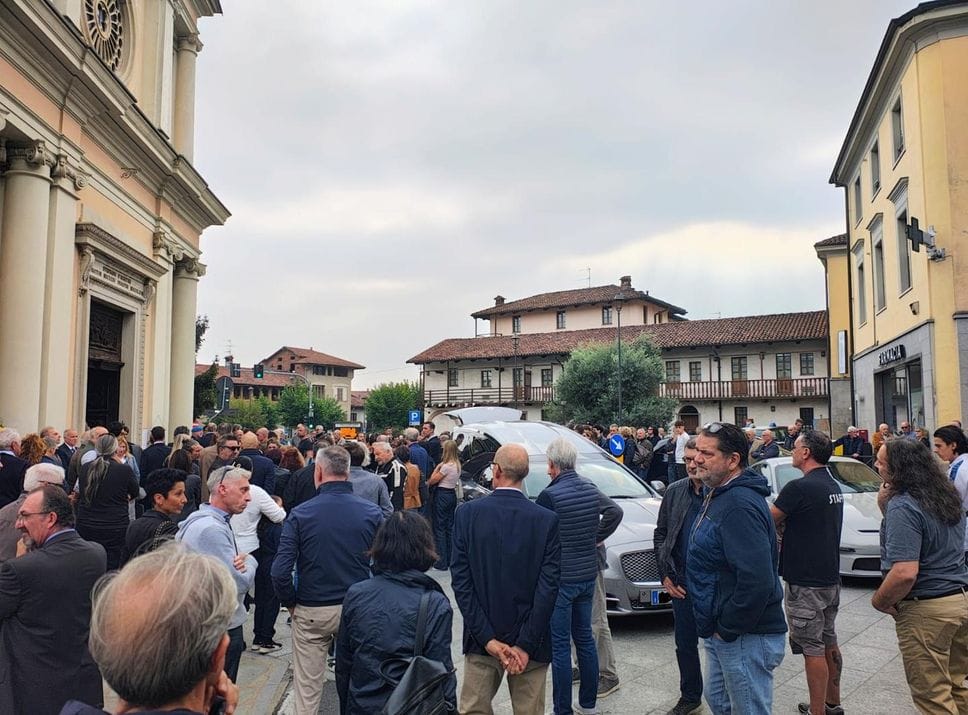 Centinaia di persone per l’addio a Denis Trabbia