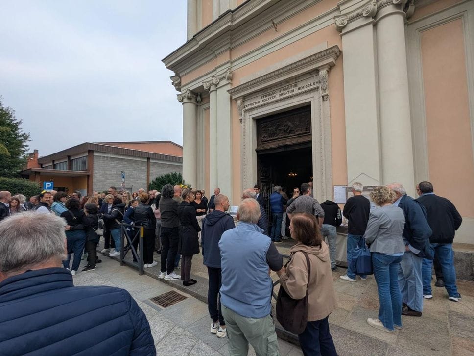 Centinaia di persone per l’addio a Denis Trabbia