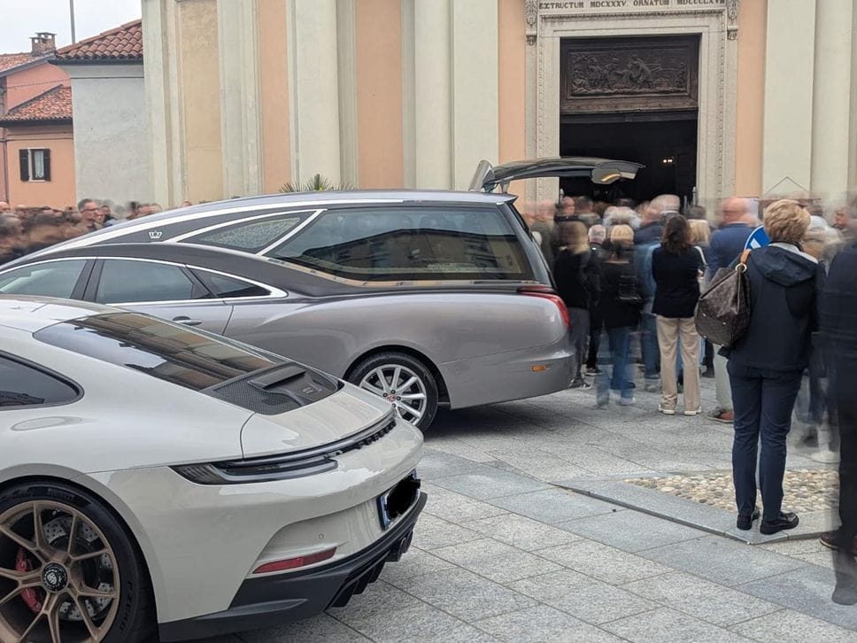 Centinaia di persone per l’addio a Denis Trabbia