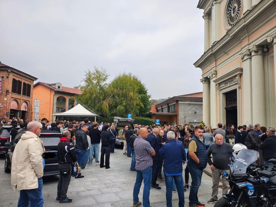 Centinaia di persone per l’addio a Denis Trabbia