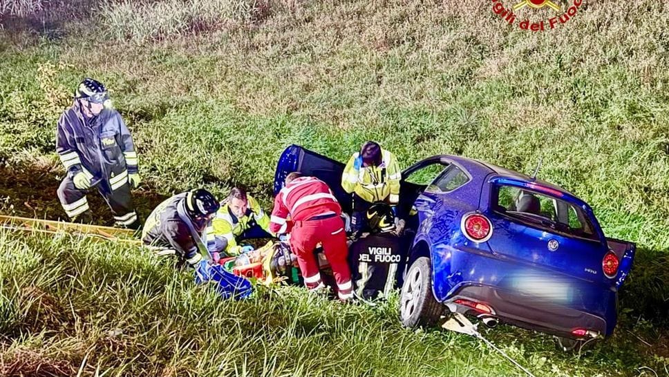 Esce di strada tra Candelo e Vigliano: trasportata in ospedale