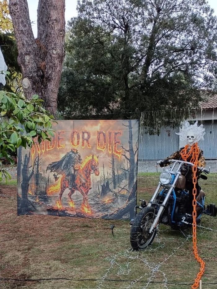 Effetto Halloween, un giardino spettacolare a Castelletto Cervo. Fotogallery
