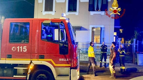 Incendio in una casa, una persona intossicata