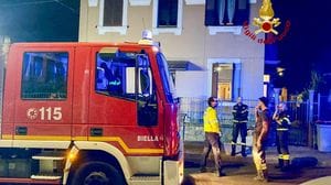 Incendio in una casa, una persona intossicata