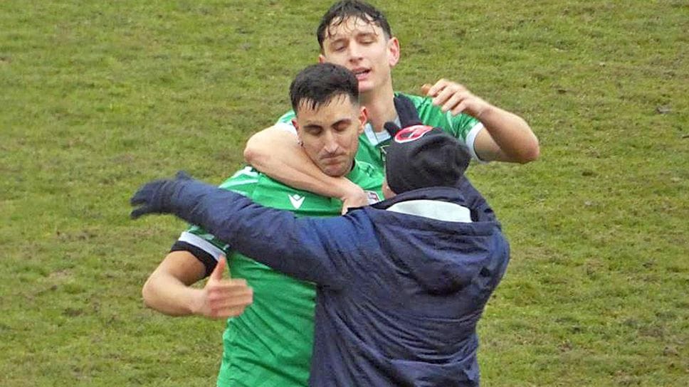 La gioia dei giocatori della Fcrv dopo il gol partita a Bellinzago