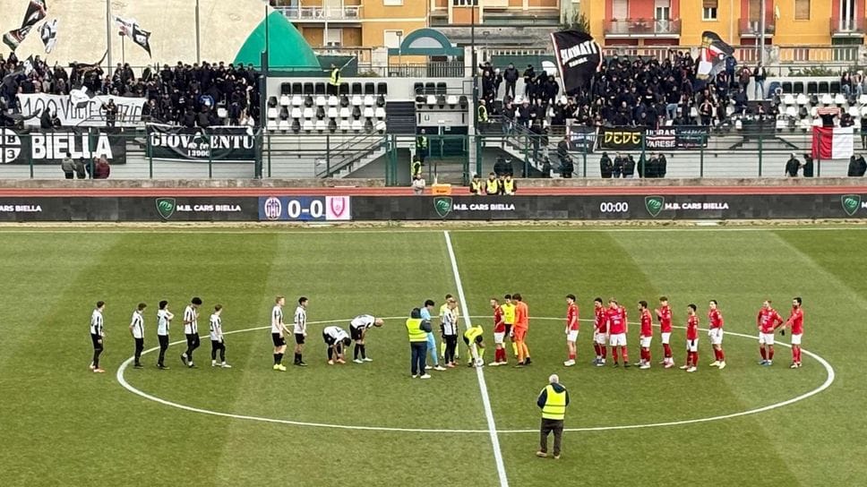 Le squadre schierate in campo