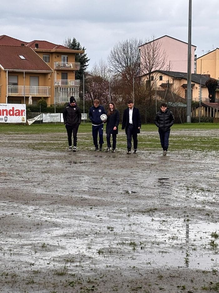 Il campo allagato a Settimo