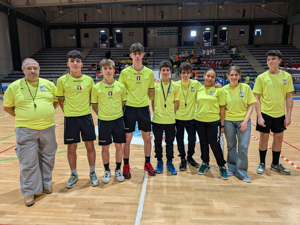 Il team degli arbitri federali e arbitri studenti della Polisportiva Vigliano- sezione pallamano