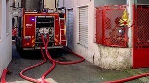 Il condizionatore va a fuoco, incendio in una casa