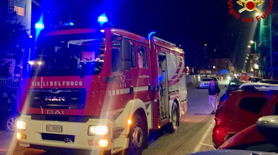 Auto a fuoco a Coggiola, fiamme spente dai vigili del fuoco