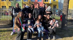 La festa della gentilezza con i   bambini nati nel 2025