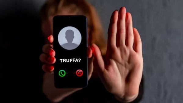 Le dice di essere del servizio Nexi e la convince a fare un bonifico: donna truffata