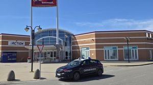 Tenta di rubare alla Bennet: aveva un ordine di carcerazione pendente da tre anni