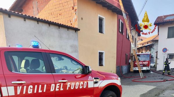 Torna a casa e trova la porta chiusa dall’interno