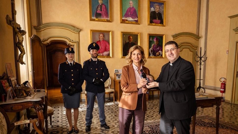 L’olio degli ulivi di Capaci donato al Vescovo per preparare gli Oli Santi