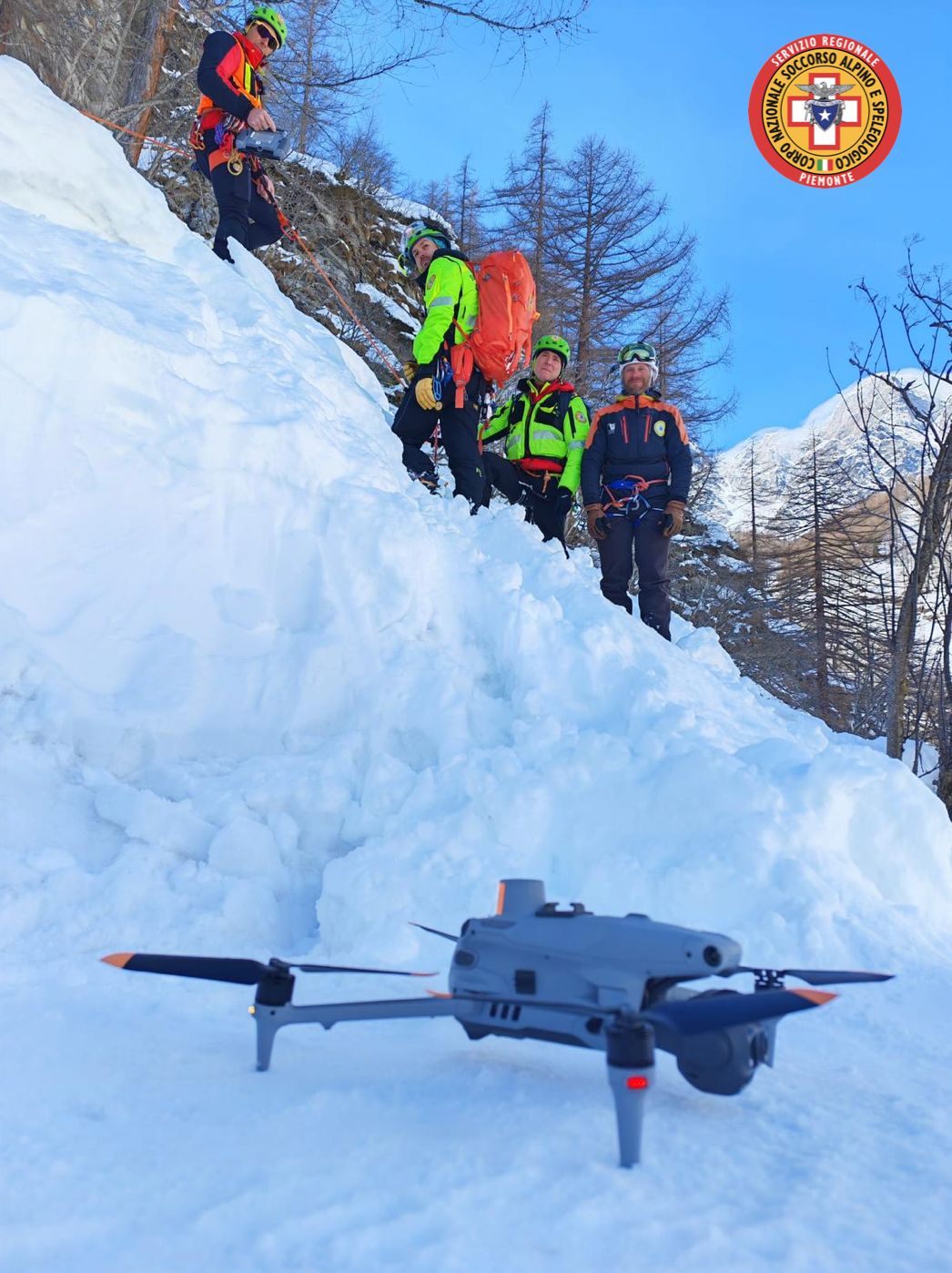Addestramento con drone del Soccorso Alpino in ambiente innevato in Piemonte