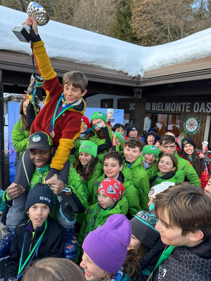 Un gruppo di giovani atleti dello Sci Club Biella