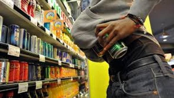 Furto all’Esselunga di Quaregna: aveva rubato 250 euro