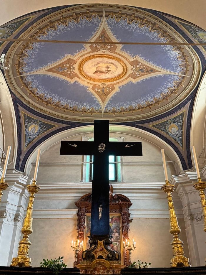 La luce che nasce dall’ombra: la Croce per San Frassati