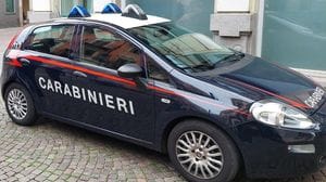 Tentano di truffare una 43enne, ma l’impiegato della banca scopre il raggiro 