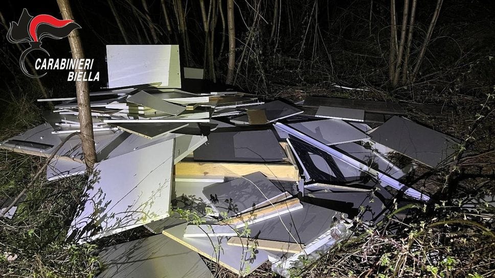 Abbandono di rifiuti al parco della Bessa: due persone denunciate