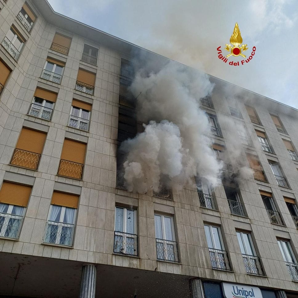 Incendio  a Vigliano: sono 30 le persone evacuate