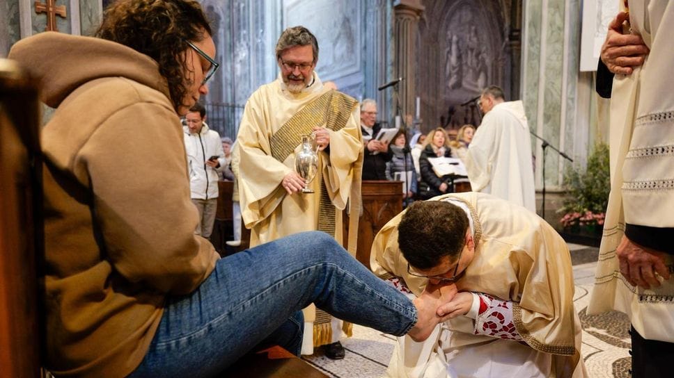 Con la messa in “Coena Domini” si è entrati nel silenzio che precede la gioia della Pasqua