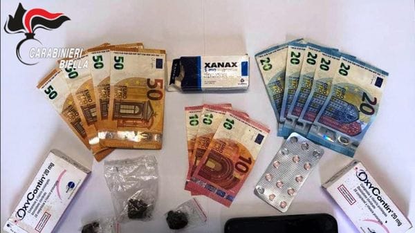 Aveva in casa soldi e droga: 25enne denunciato per spaccio