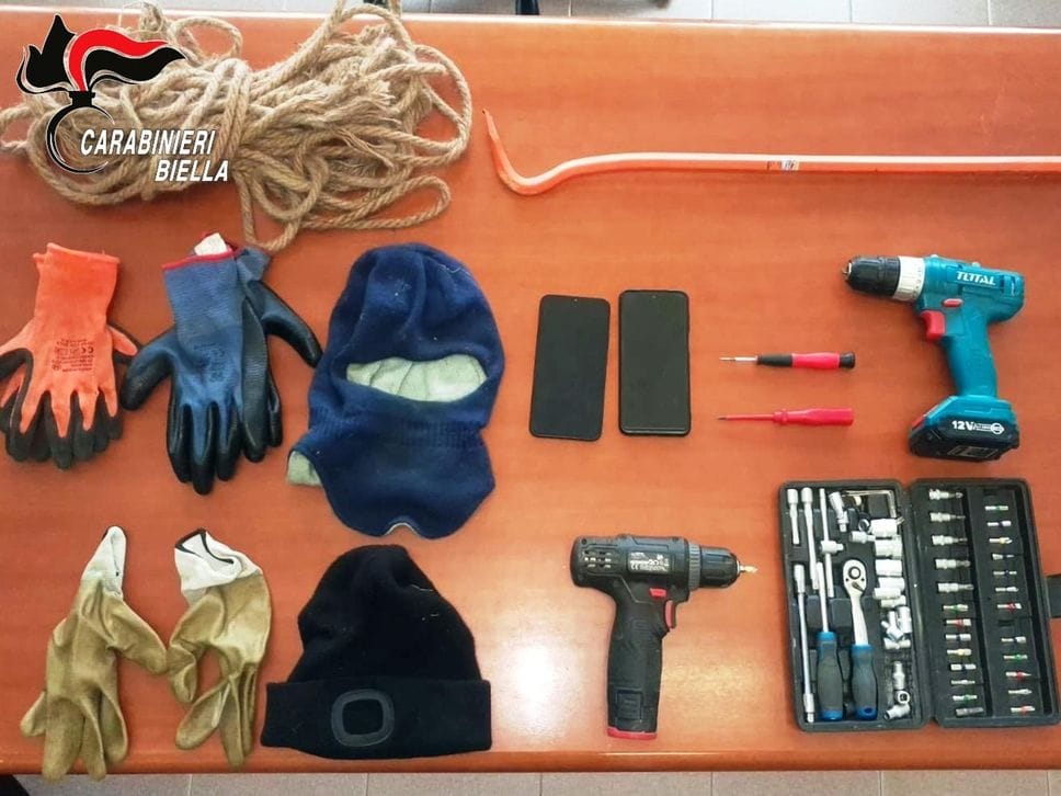 Tentano di rubare 450 kg di rame dal cimitero di Gaglianico: due arrestati