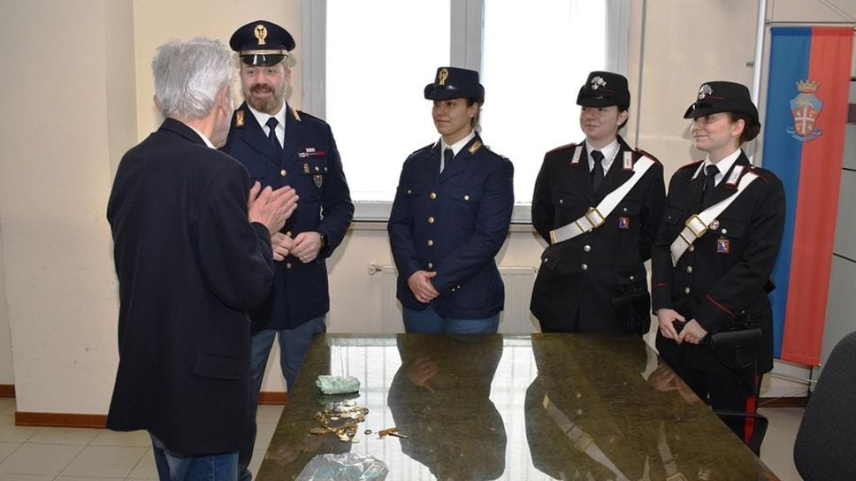 Truffano anziano e scappano, ma vengono presi in autostrada all’uscita di Novara Est