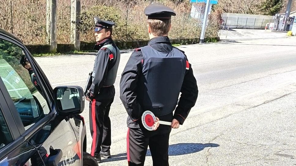 Due giovani fermati dai carabinieri: sono irregolari in Italia
