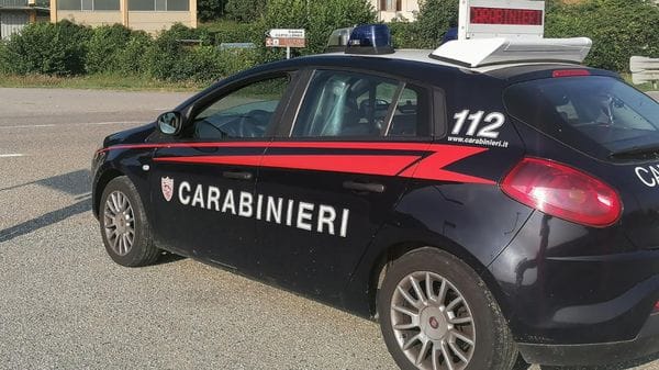 Giovane di 15 anni trovata con della droga