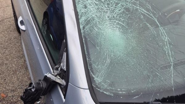 Sette auto danneggiate di notte vicino al Museo del Territorio a Biella