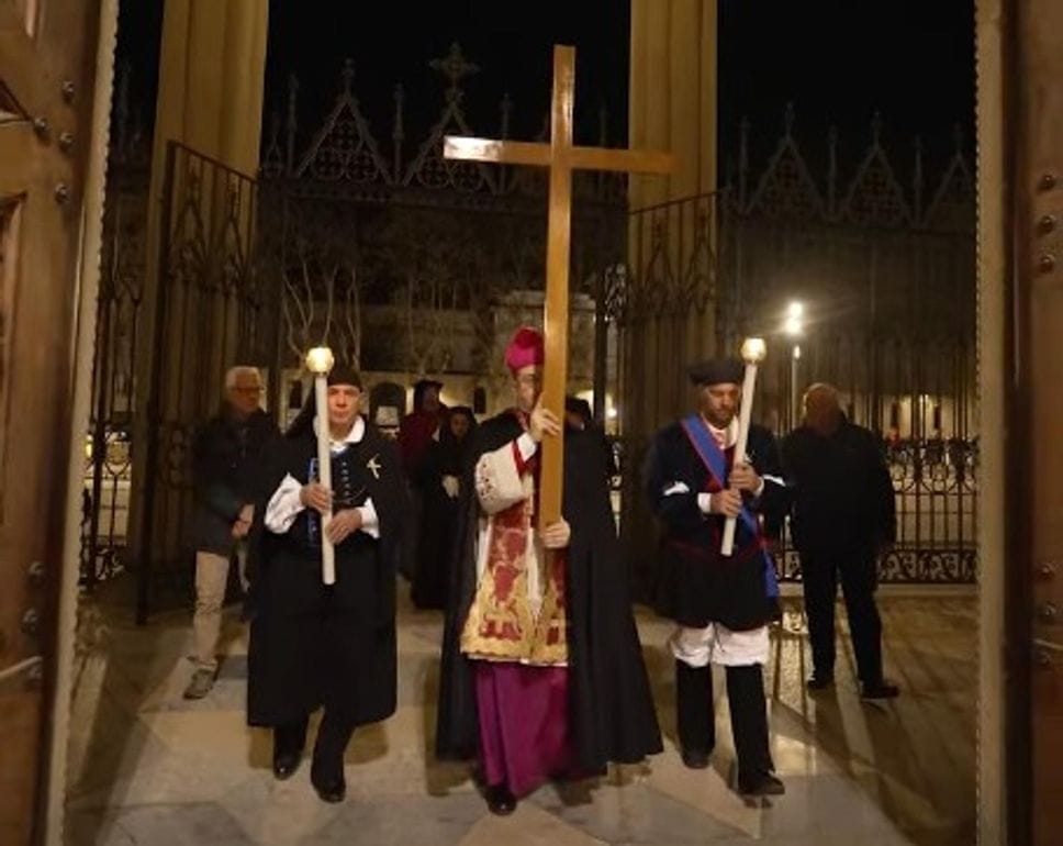La celebrazione della Passione e la Via Crucis con il Vescovo nel segno di San Francesco