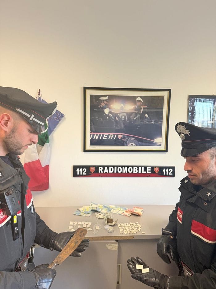 Trovato con un marsupio pieno di droga: arrestato dai carabinieri