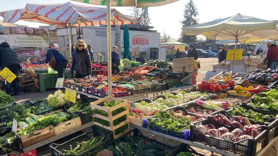 Mercato, il no al trasloco in una canzone