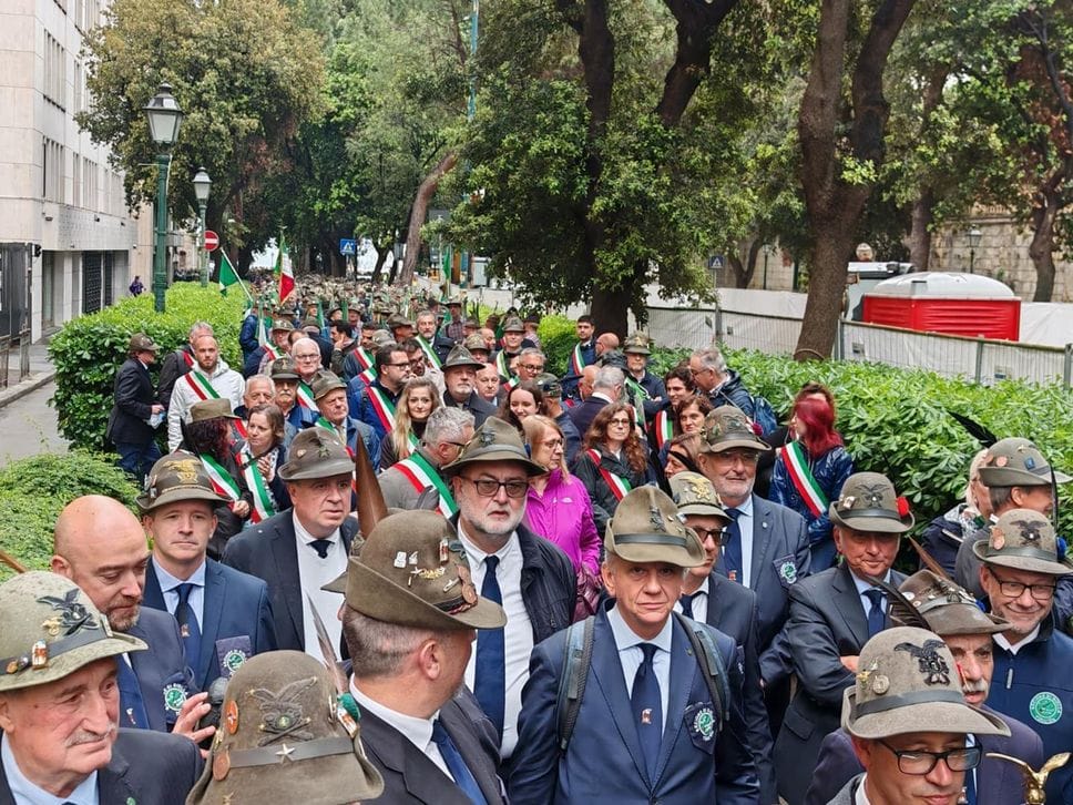 Gli alpini biellesi hanno sfilato all’Adunata di Genova. Fotogallery
