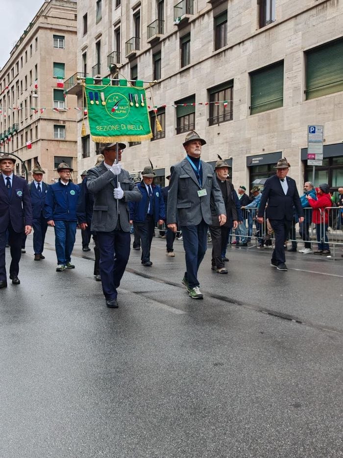 Gli alpini biellesi hanno sfilato all’Adunata di Genova. Fotogallery