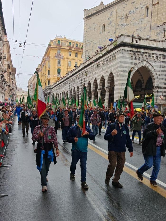 Gli alpini biellesi hanno sfilato all’Adunata di Genova. Fotogallery