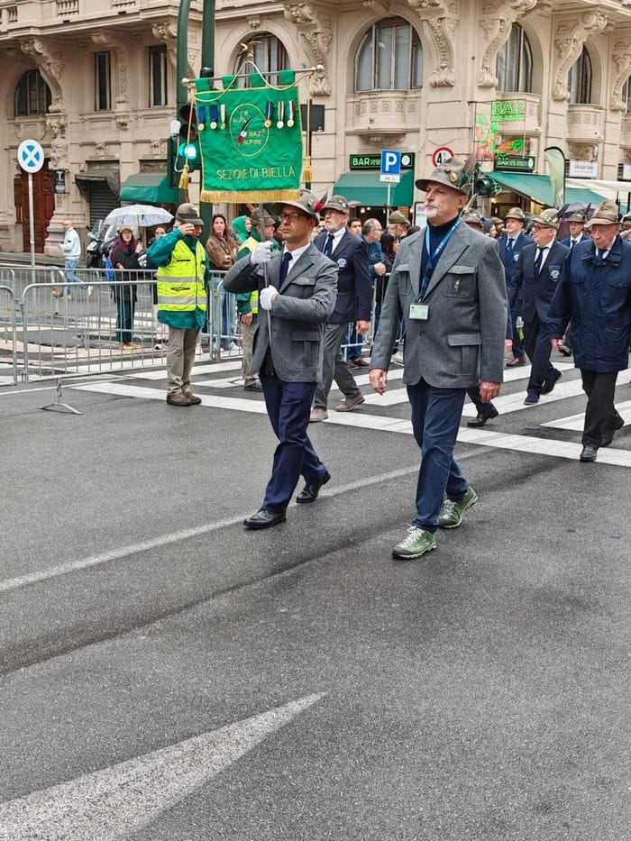 Gli alpini biellesi hanno sfilato all’Adunata di Genova. Fotogallery
