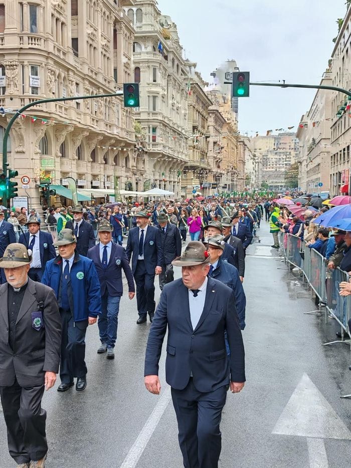 Gli alpini biellesi hanno sfilato all’Adunata di Genova. Fotogallery
