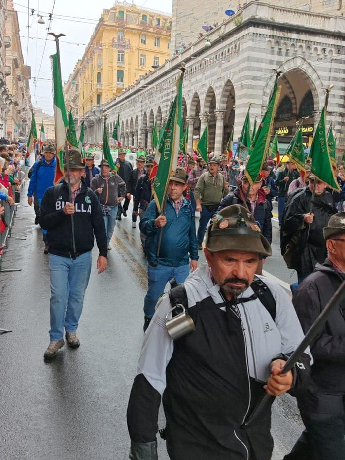 Gli alpini biellesi hanno sfilato all’Adunata di Genova. Fotogallery