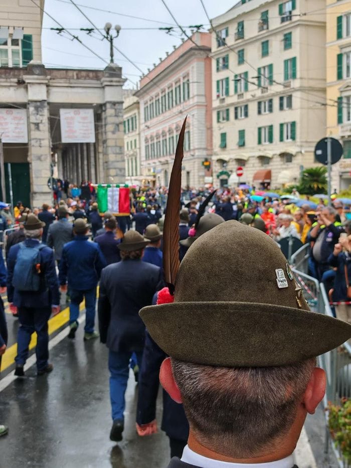 Gli alpini biellesi hanno sfilato all’Adunata di Genova. Fotogallery
