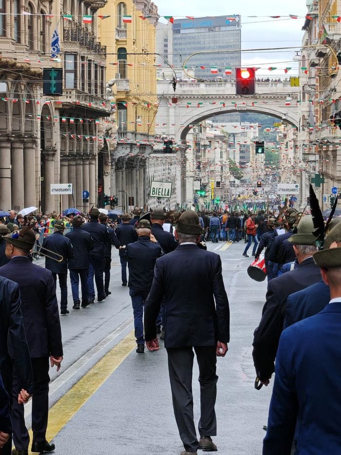 Gli alpini biellesi hanno sfilato all’Adunata di Genova. Fotogallery
