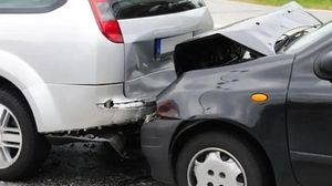 Finisce fuori strada con l’auto: trasportato in ospedale in codice giallo